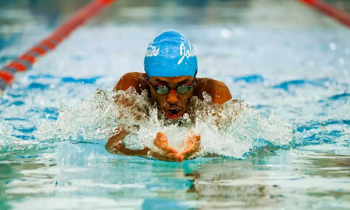 Johnnie Swim & Dive Heads to Gustavus This Saturday