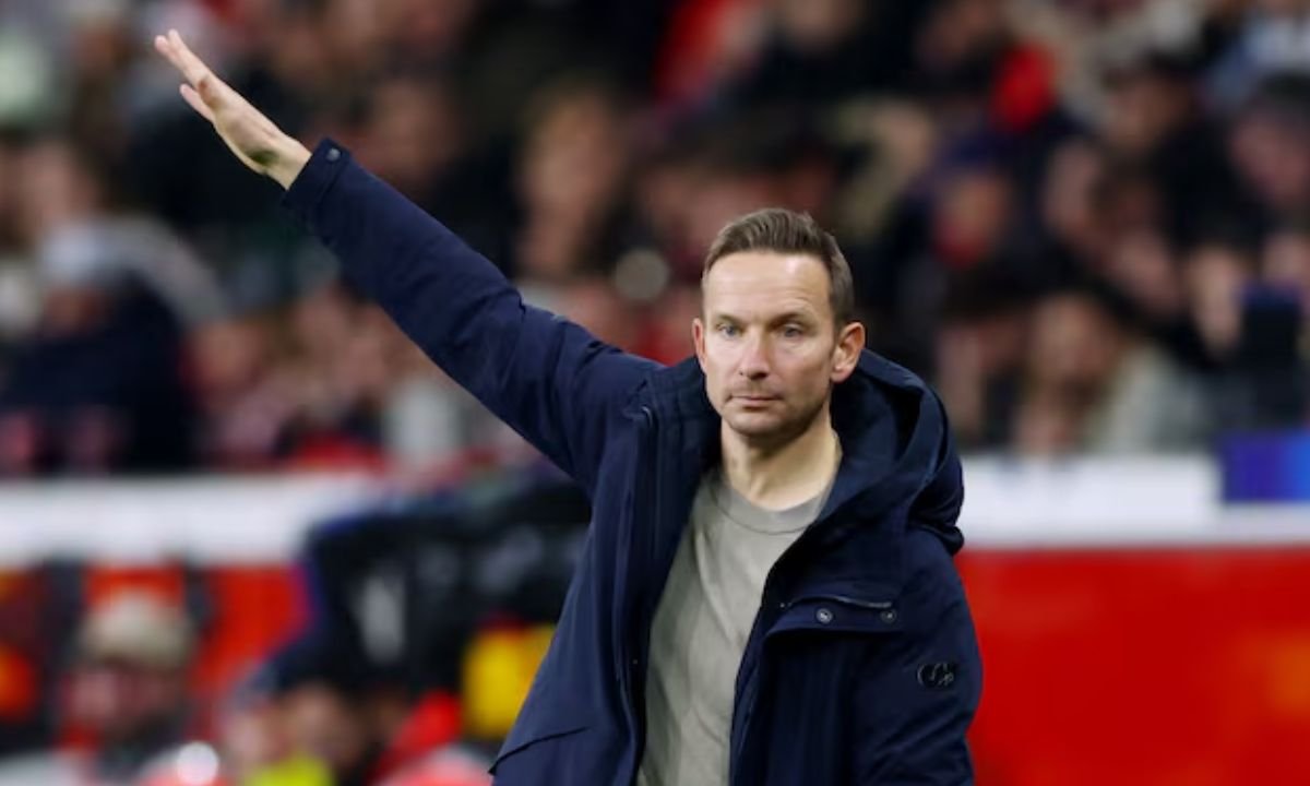 Salzburg dismiss manager Lijnders following poor season start.