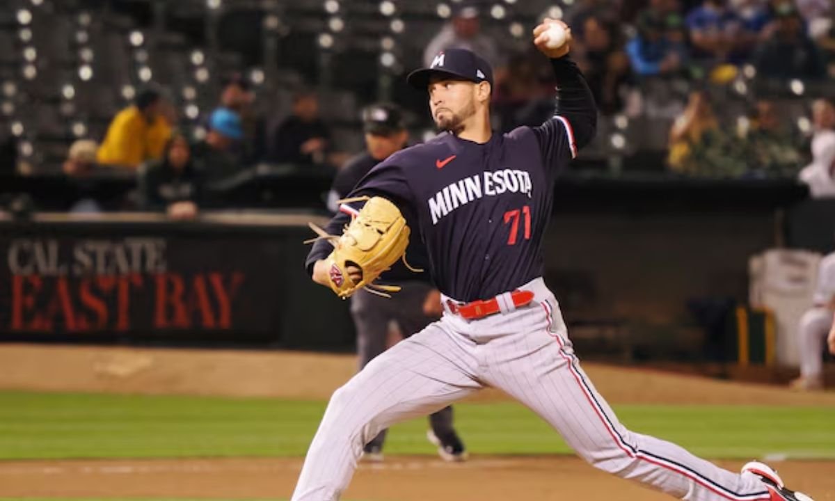 Twins trade Jovani Moran to Red Sox for Mickey Gasper.